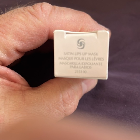Mary Kay Satin Lip Mask - Picture 3 of 7